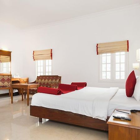 The Avenue Center Hotel Kochi Esterno foto