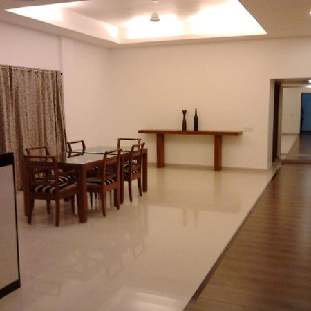The Avenue Center Hotel Kochi Esterno foto