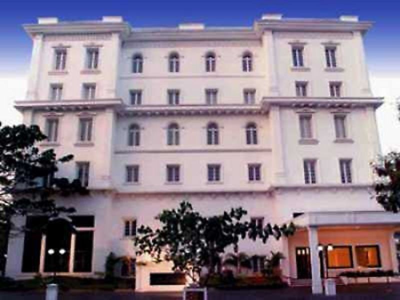 The Avenue Center Hotel Kochi Esterno foto