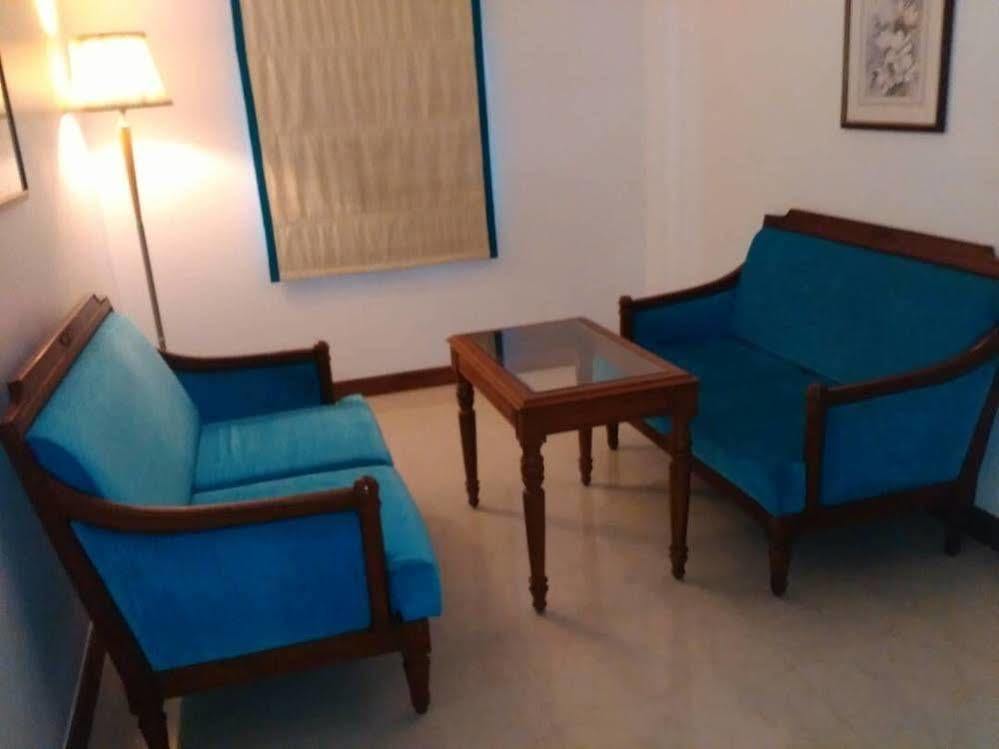 The Avenue Center Hotel Kochi Esterno foto