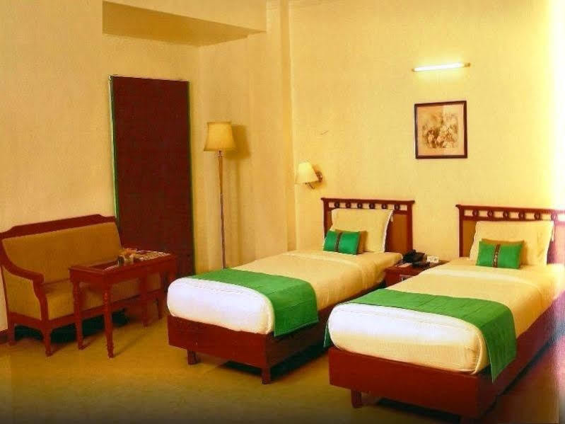 The Avenue Center Hotel Kochi Esterno foto