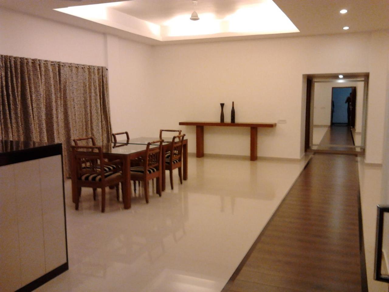 The Avenue Center Hotel Kochi Esterno foto