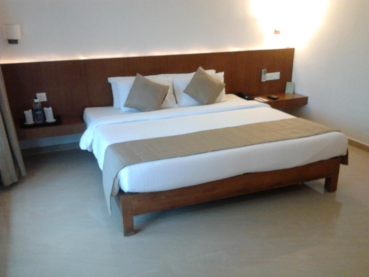 The Avenue Center Hotel Kochi Esterno foto