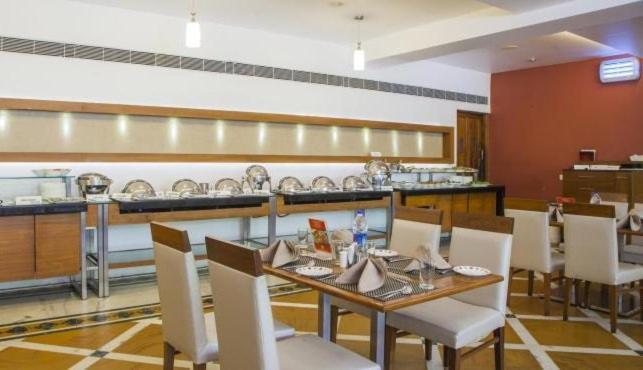 The Avenue Center Hotel Kochi Esterno foto